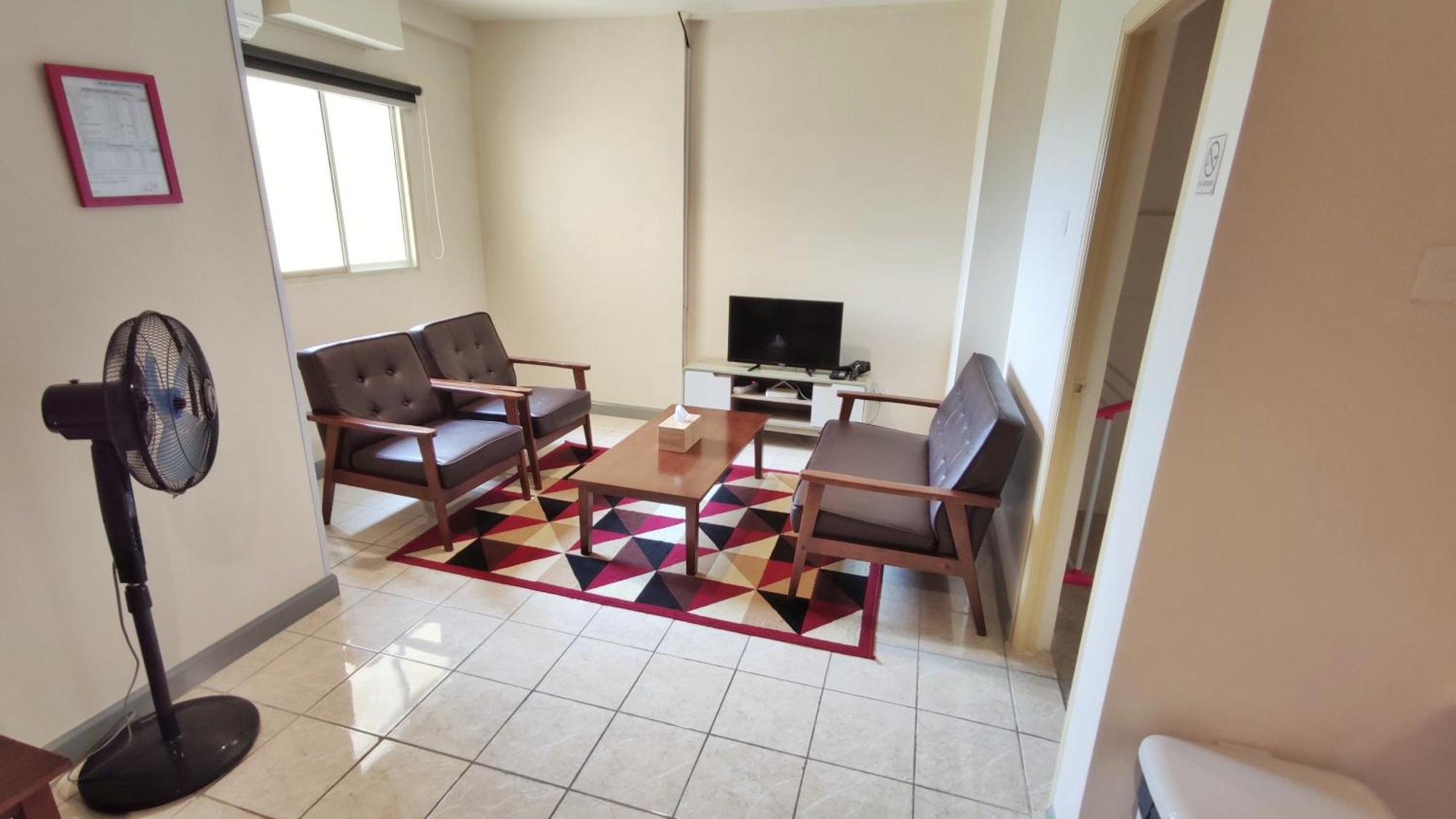 Queen Victoria Apartment Batam Room photo