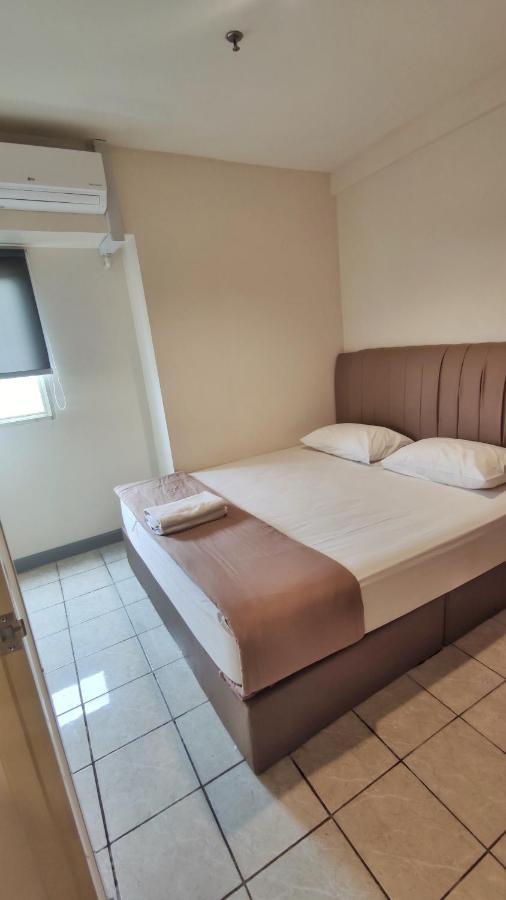 Queen Victoria Apartment Batam Exterior photo